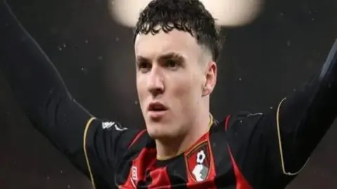 圣地亚哥单赛季欧冠进球数破墨西哥球员纪录，独占鳌头！