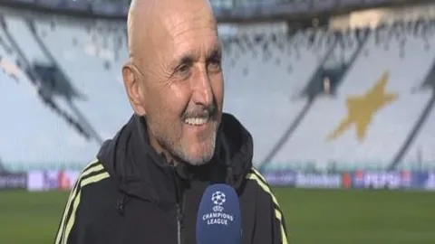 女足焦点战：英超女子双雄争霸，曼城客场挑战车路士，争夺首球荣誉